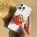 Dettaglio di un supporto creativo per cellulare in acrilico a forma di patatine - Supporto Magnetico / Patatine fritte