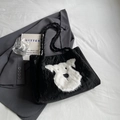 Borsa tote nera a pieghe con ricamo di schnauzer bianco e tracolla in tessuto - Nero