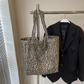 Grande borsa tote in tela con stampa leopardata e doppie tracolle per stile quotidiano - Cachi