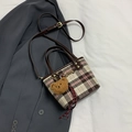 Mini borsa tote retrò a quadri con ricamo a forma di bassotto e ciondolo a orsetto marrone - Quadri Rosa