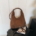 Borsa hobo in pelle scamosciata marrone scuro con cinturini in pelle e logo argento - Marrone