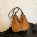 Braune Wildleder-Hobo-Tasche mit Vintage-Nähten und verstellbarem Lederriemen - Hellbraun