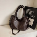 Borsa tote in pelle opaca marrone scuro con fibbie metalliche e spalline versatili - caffè