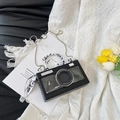 Borsa a tracolla alla moda a forma di fotocamera nera con catena e foulard di seta - Nero