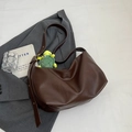 Borsa tote retrò marrone scuro con tracolla regolabile e ciondolo a forma di tartaruga verde - Con Ciondolo / caffè