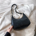 Borsa sottobraccio retrò in pelle cerata nera a mezzaluna con dettagli dorati - Nero
