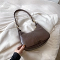 Borsa a spalla vintage mezzaluna in pelle cerata marrone scuro con fibbia d'oro - Marrone