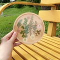 Posavasos de madera hecho a mano con flores secas reales y detalles en resina - Redondo No.1-15.5cm