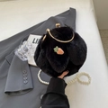 Borsa a coniglio in peluche nera con ricamo a carota e tracolla di perle eleganti - Nero