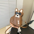 Borsa a tracolla bulldog francese marrone in similpelle con occhiali e dettaglio osso - Marrone