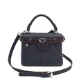 Borsa box in denim chic con finiture in pelle marrone e tracolla regolabile su sfondo bianco - 16.5x8x12cm / Nero