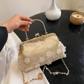 Τσάντα βραδινή σαμπανιζέ με κέντημα 3D λουλουδιών και κούμπωμα με στρας φιόγκο - Χρυσό