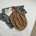 Borsa tote in tessuto marrone chiaro intrecciata a mano con perle colorate - Cachi
