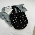 Borsa tote nera lavorata all'uncinetto con perle colorate su giacca di jeans - Nero