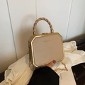 Elegante borsa a scatola ottagonale beige con cornice dorata e catena fashion - Cachi