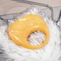 Pochette a mezzaluna in acrilico marmo ambra con manico tondo per eventi serali eleganti - Giallo