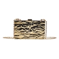 Pochette da sera rettangolare dorata metallizzata con trama increspata e catena - Oro