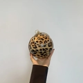 Bolso de noche esférico con estampado de leopardo y asa de anillo con cristales - Amarillo
