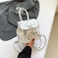 Mini zaino bianco con stampe di farfalle grigie e fibbia a farfalla in metallo 3D - Argento