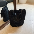 Elegante schwarze Spitzen-Bucket-Bag mit Ledergriffen und filigranen Hohlmustern - Schwarz