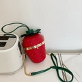 Sac bandoulière créatif en forme de fraise en cuir rouge avec détails de feuilles - Rivet / Rouge