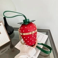 Sac bandoulière créatif en forme de fraise rouge avec détails de feuilles vertes - Décoration de Perles / Rouge