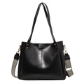 Borsa tote in pelle nera opaca con ampia tracolla intrecciata in bianco e nero - Nero