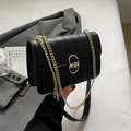 Schicke schwarze Stepptasche mit goldener Kette und Vintage-Drehverschluss - Schwarz