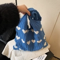 Borsa tote in maglia blu con motivo a cuore bianco per stile invernale casual - Blu