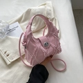 Rosa Denim Hobo-Tasche mit modischen Fransen-Details und silbernem Drehverschluss - Rosa