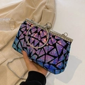 Elegante borsa da sera con paillettes geometriche, manico con strass e catenella - Blu