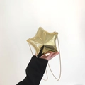 Sternförmige goldene Umhängetasche mit Acryl-Spiegeleffekt und dünner Goldkette - Gold
