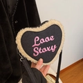 Borsa a tracolla in denim a forma di cuore con bordi in lana e ricamo Love Story - Nero Monospalla
