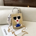 Goldene Abendtasche mit Pop-Art-Porträt und mit Seidentuch umwickeltem Griff - Gold
