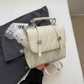 Zaino in ecopelle bianco crema con trama marmorizzata e ciondolo a forma di pecora - Senza Ciondolo / Bianco Sporco