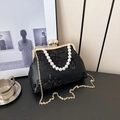 Elegante schwarze Vintage-Spitzentasche mit 3D-Blumenstickerei und Perlengriff - Schwarz