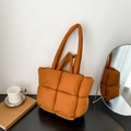 Gesteppte daunengefüllte Tragetasche in Orange mit weicher Polsterung und Nylon-Struktur - Braun