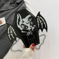 Borsa a tracolla gotica a forma di bara nera con ali di pipistrello e catena d'argento - Nero