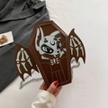 Borsa a tracolla marrone a forma di bara con ali di pipistrello e catena metallica - Marrone