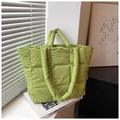 Borsa tote trapuntata verde avocado con etichetta fashion e doppie tracolle - Verde