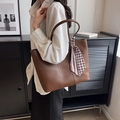 Borsa tote marrone in ecopelle con foulard decorativo per il pendolarismo quotidiano - Marrone