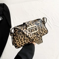 Borsa baguette retrò con stampa leopardata da donna e fibbia quadrata in metallo argento - Cachi
