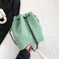 Secchiello chic in velluto a coste verde chiaro con chiusura a coulisse e texture - Verde