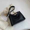 Borsa tote alla moda in pelle martellata nera con tracolla in metallo regolabile - Nero