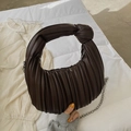 Borsa a bignè marrone scuro plissettata con manico a nodo e tracolla a catena argento - Marrone