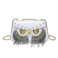 Bolso bandolera de búho acolchado blanco con remaches dorados y borlas de cuentas - Diamantes Blancos