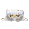 Bolso bandolera de búho acolchado blanco con ojos dorados, cierre metal y flecos plata - Borla Blanca