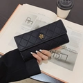 Elegante schwarze lange Geldbörse mit Rautensteppung und goldener Blumenschnalle - Schwarz