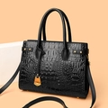 Borsa a mano nera goffrata coccodrillo con borchie dorate e tracolla regolabile in pelle - Nero