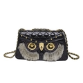 Bolso bandolera de búho acolchado negro con detalles dorados y flecos metálicos - Flecos Negros